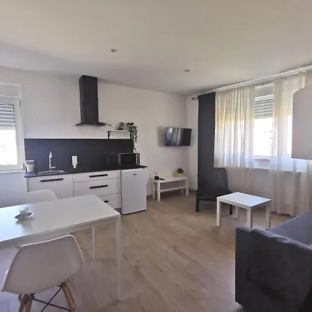 Seijo Apartment *